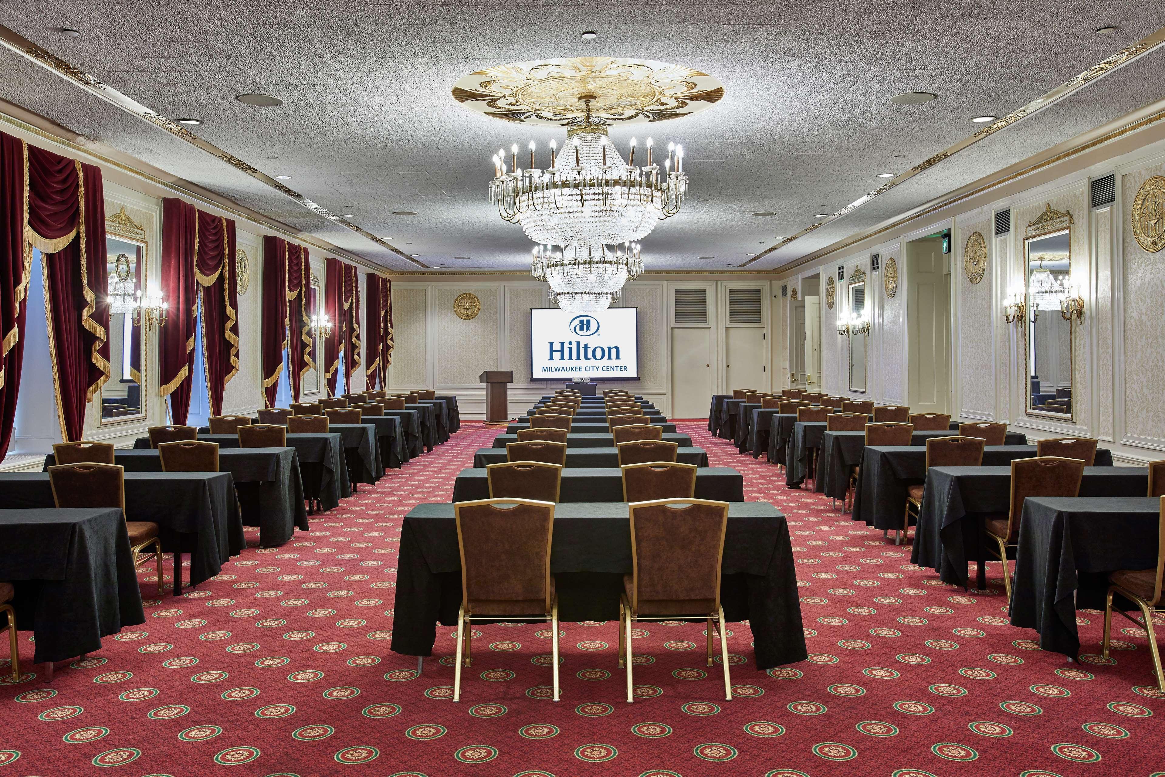 Hotel Hilton Milwaukee Esterno foto